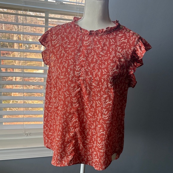 LOFT Tops - Beautiful spring/summer top from The Loft.